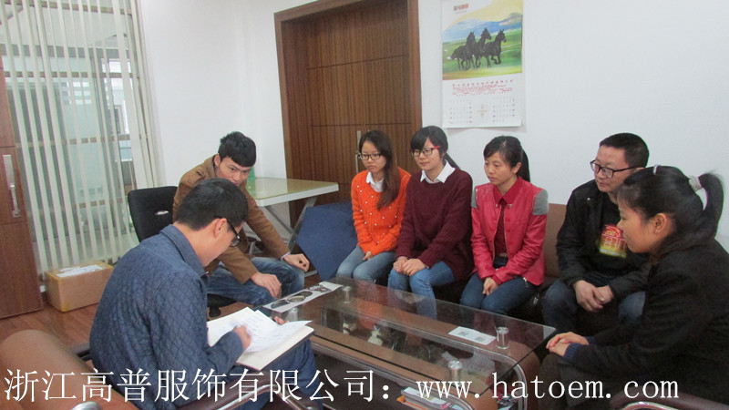 義烏市“清山河，美商城”，20年老帽廠黨員參加義工活動