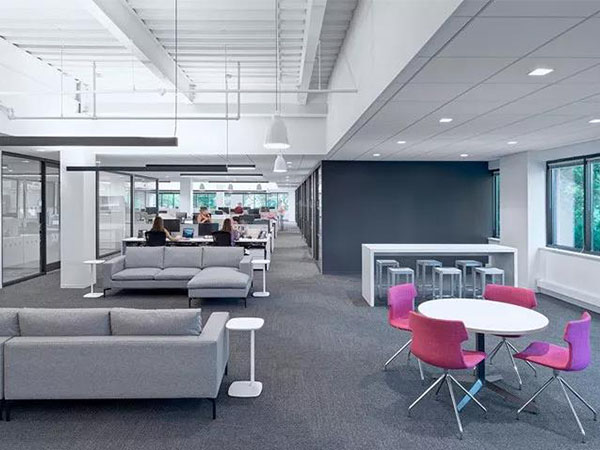 高端辦公家具體現在設計的細節(jié)中