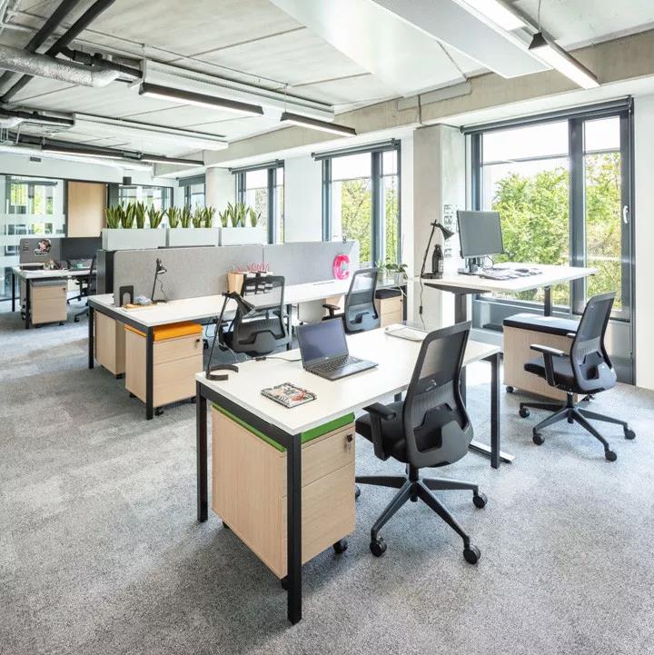 現(xiàn)代簡約風格的辦公家具設計